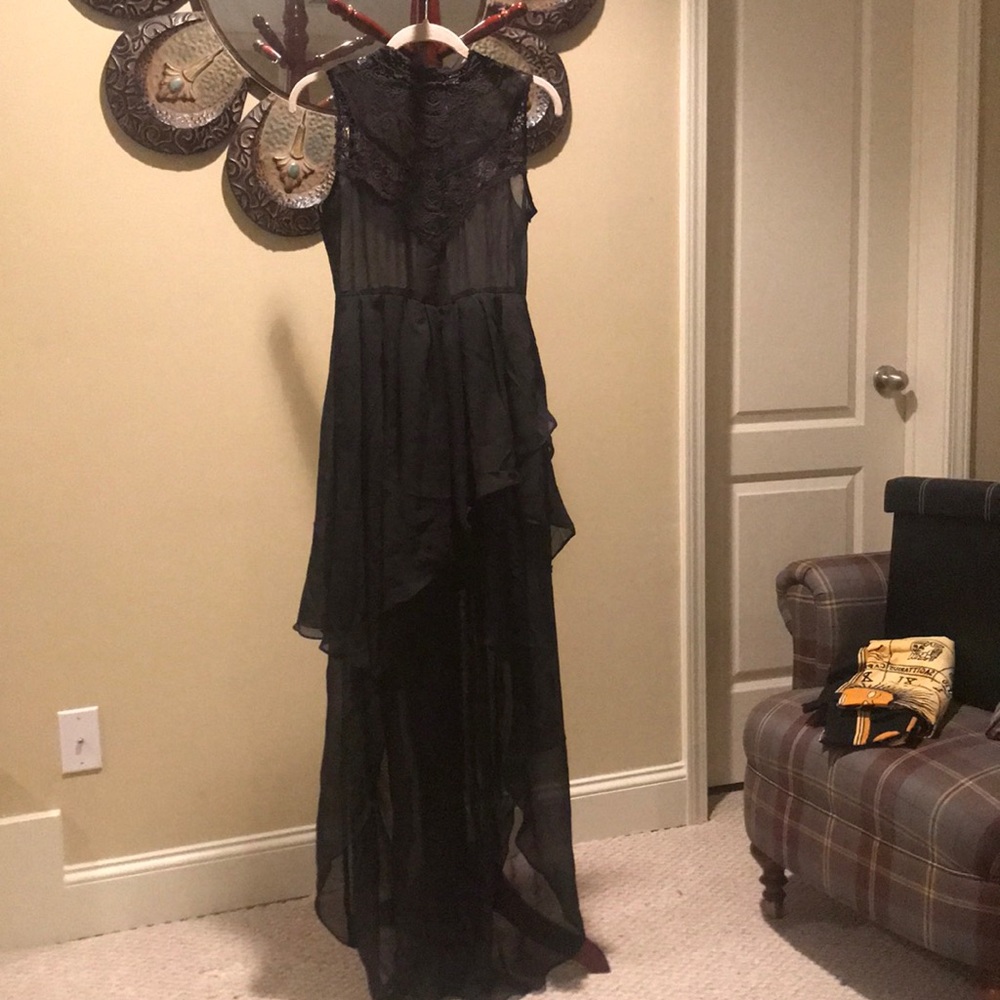 Noir Vintage high low crotchet dress